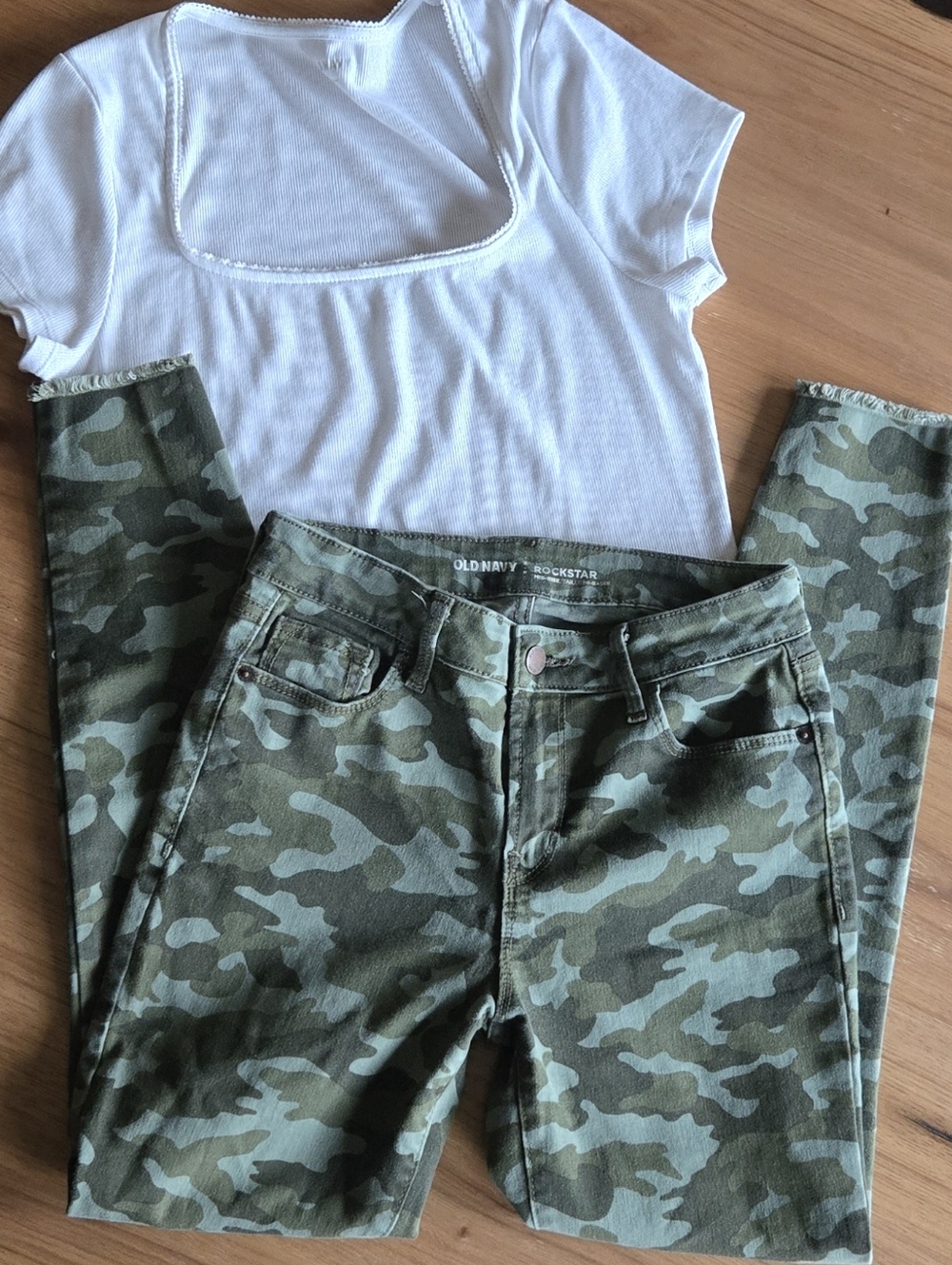 Old Navy Rockstar Camo Skinny Jeans | Size 4 | Green Raw Hem Denim